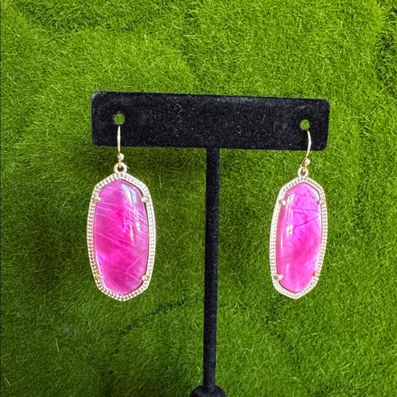 Kendra Scott Magenta and Gold Dani Drop Earrings - Picture 1 of 5